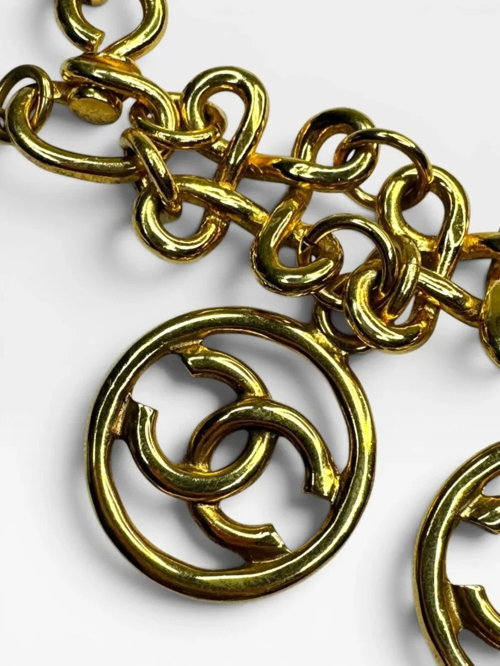 Chanel CC Charm Bracelet Gold Electroplate 5 Logo Charms 93P 4326 Vintage 7.25